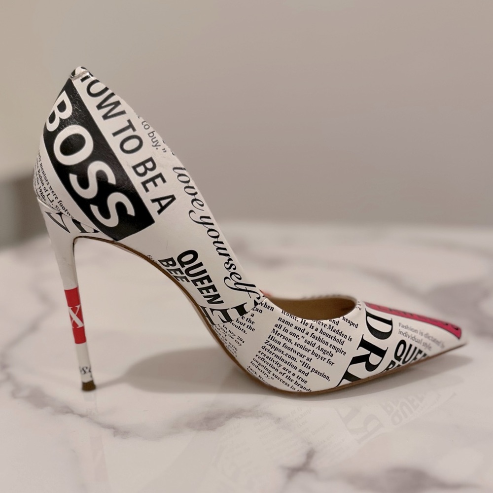Steve Madden Newspaper Print Vala’s size 8.5 NWT